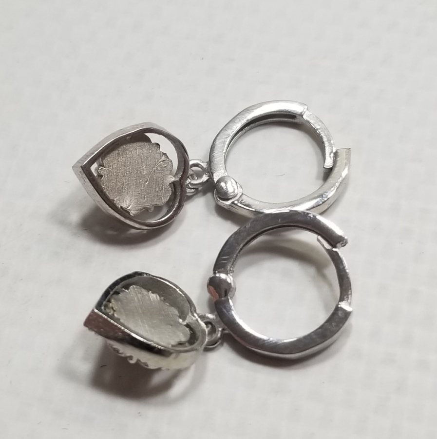 PIRLANTA TAŞLI KALP FORMLU KÜPE