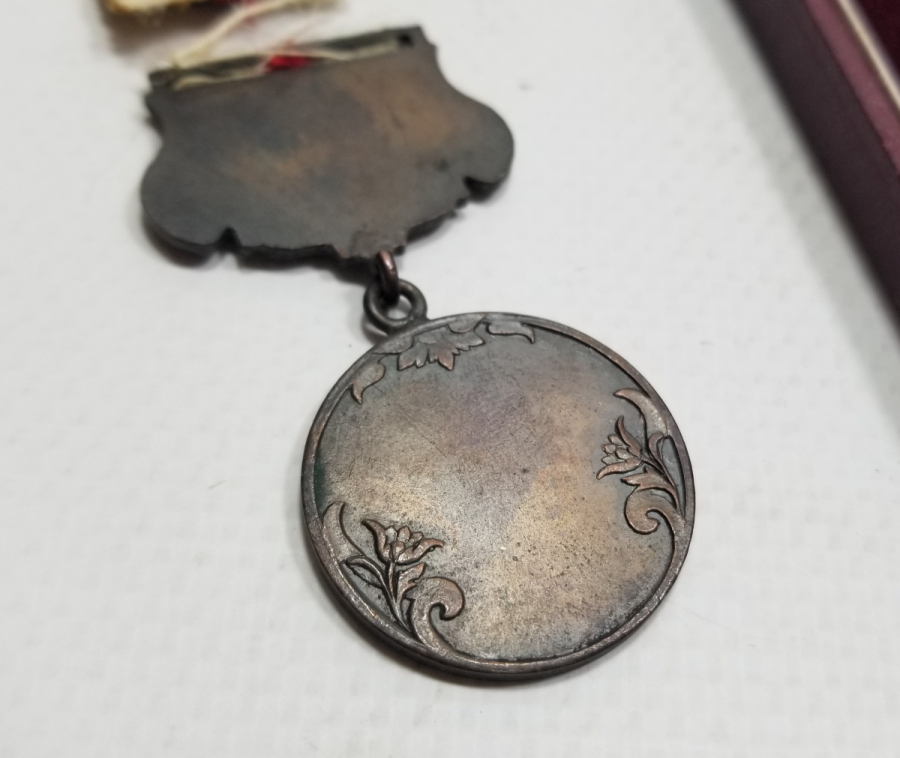 ORİJİNAL KUTUSUNDA 1. DÜNYA SAVAŞI DÖNEMİ NADİR HİLAL-İ AHMER MADALYA