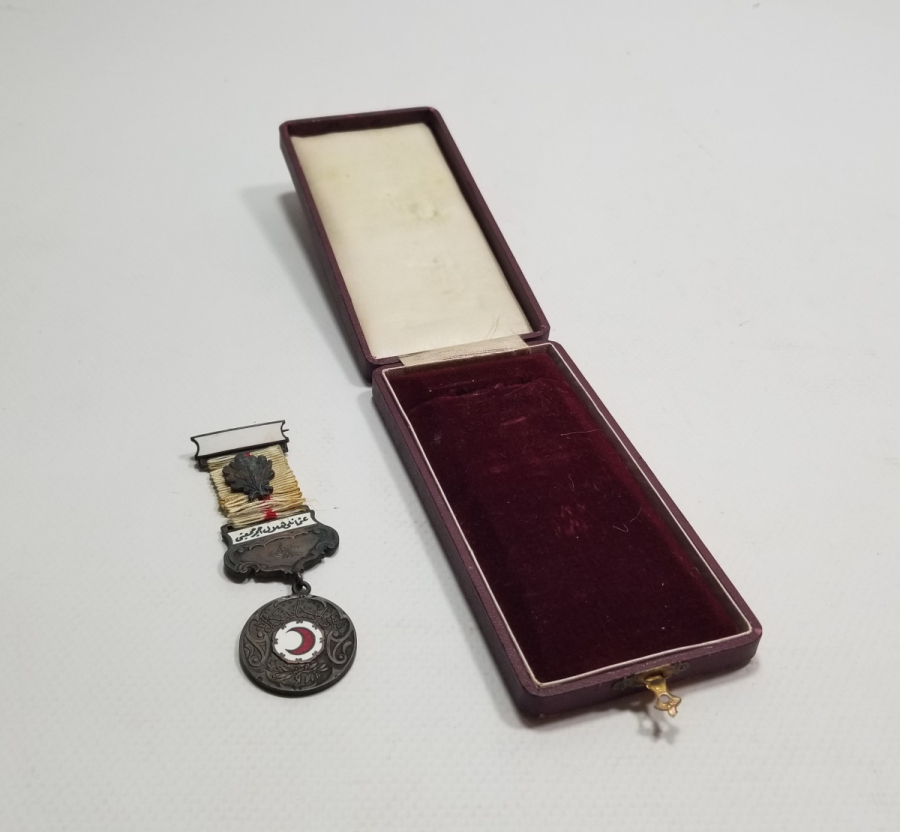 ORİJİNAL KUTUSUNDA 1. DÜNYA SAVAŞI DÖNEMİ NADİR HİLAL-İ AHMER MADALYA