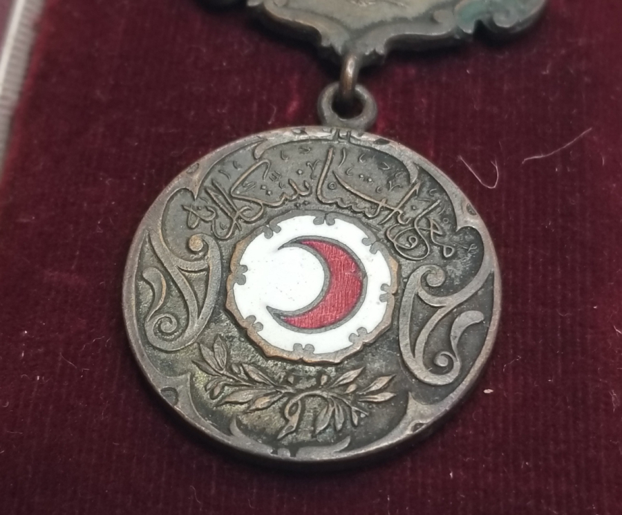 ORİJİNAL KUTUSUNDA 1. DÜNYA SAVAŞI DÖNEMİ NADİR HİLAL-İ AHMER MADALYA