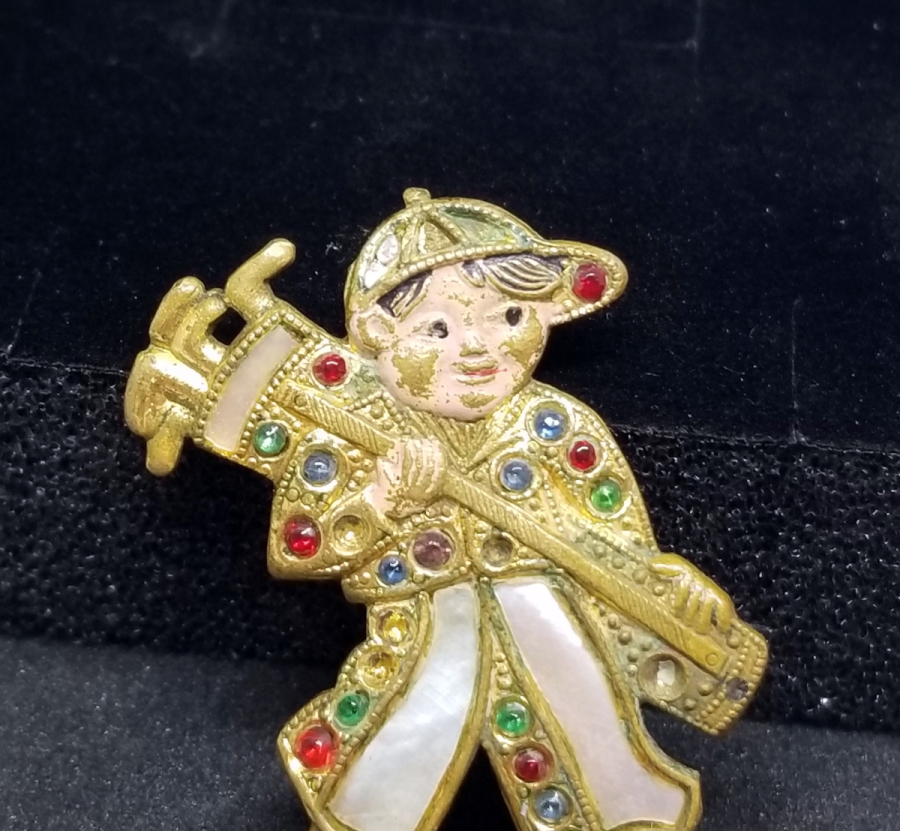 SEDEF İŞÇİLİKLİ GOLF OYNAYAN ÇOCUK GÖRSELLİ ANTİKA BROŞ