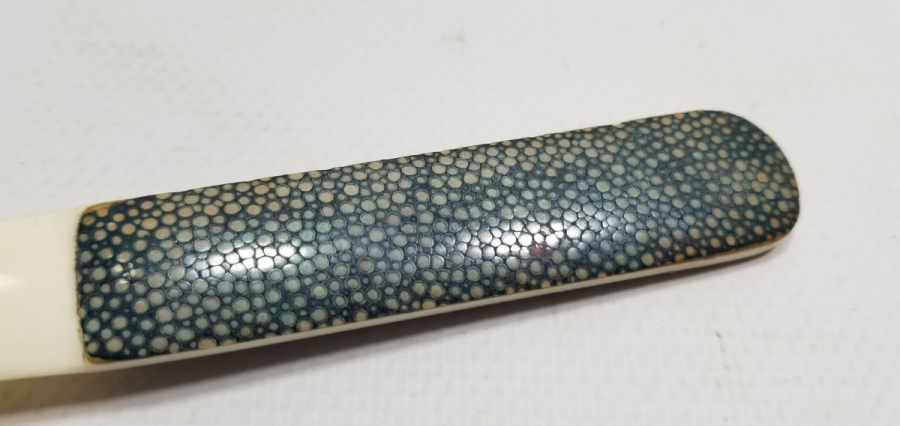 VATOZ BALIĞI DERİSİ VE FİLDİŞİNDEN YAPILMIŞ ANTİKA ZARF AÇACAĞI