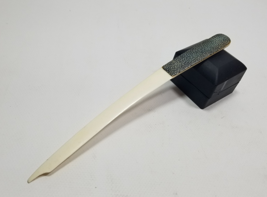 VATOZ BALIĞI DERİSİ VE FİLDİŞİNDEN YAPILMIŞ ANTİKA ZARF AÇACAĞI