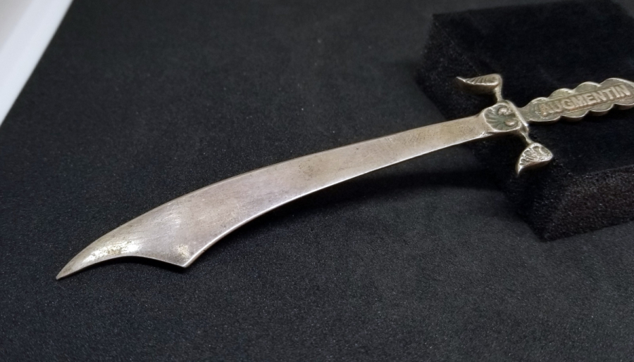 KILIÇ FORMUNDA YAPILMIŞ PROMOSYON GÜMÜŞ ZARF AÇACAĞI