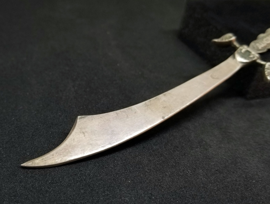 KILIÇ FORMUNDA YAPILMIŞ PROMOSYON GÜMÜŞ ZARF AÇACAĞI