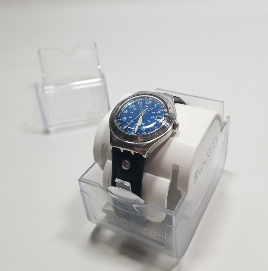 ÇALIŞIR DURUMDA TÜM EVRAKLARIYLA DERİ KORDONLU SWATCH MARKA