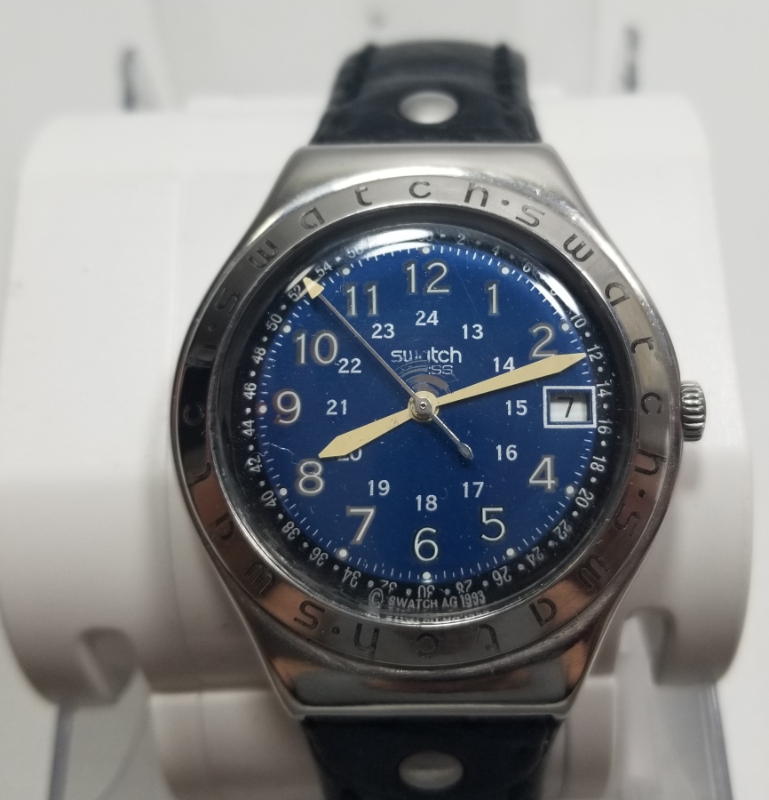 ÇALIŞIR DURUMDA TÜM EVRAKLARIYLA DERİ KORDONLU SWATCH MARKA