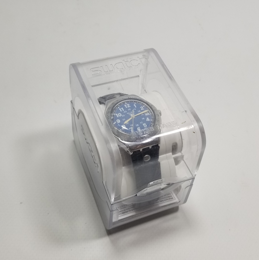 ÇALIŞIR DURUMDA TÜM EVRAKLARIYLA DERİ KORDONLU SWATCH MARKA