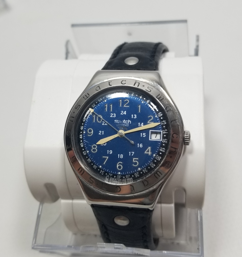 ÇALIŞIR DURUMDA TÜM EVRAKLARIYLA DERİ KORDONLU SWATCH MARKA