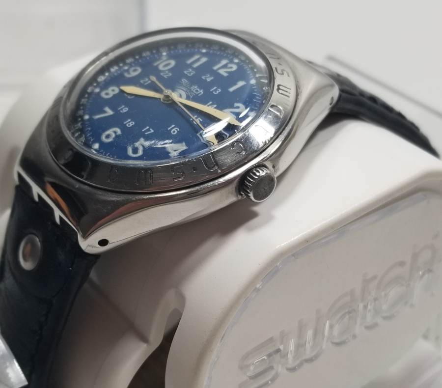 ÇALIŞIR DURUMDA TÜM EVRAKLARIYLA DERİ KORDONLU SWATCH MARKA