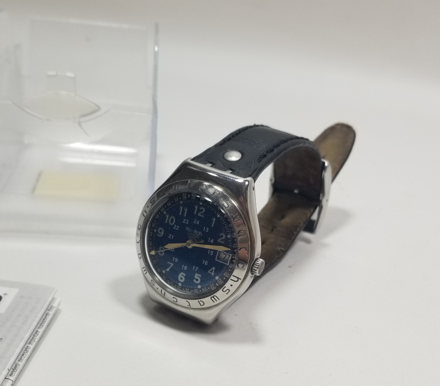 ÇALIŞIR DURUMDA TÜM EVRAKLARIYLA DERİ KORDONLU SWATCH MARKA