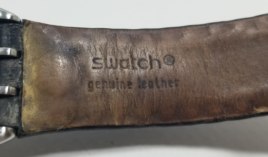 ÇALIŞIR DURUMDA TÜM EVRAKLARIYLA DERİ KORDONLU SWATCH MARKA