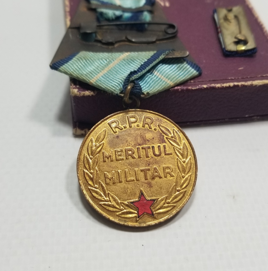 ORİJİNAL KUTUSUNDA 1. DERECE BULGAR ASKERİ LİYAKAT MADALYASI