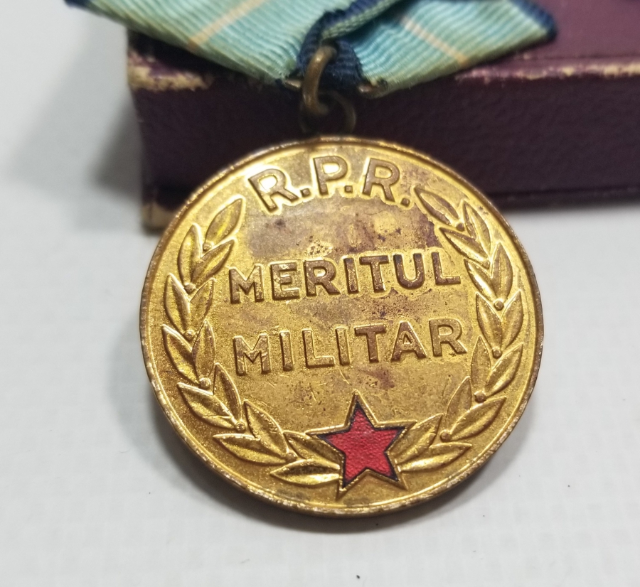 ORİJİNAL KUTUSUNDA 1. DERECE BULGAR ASKERİ LİYAKAT MADALYASI