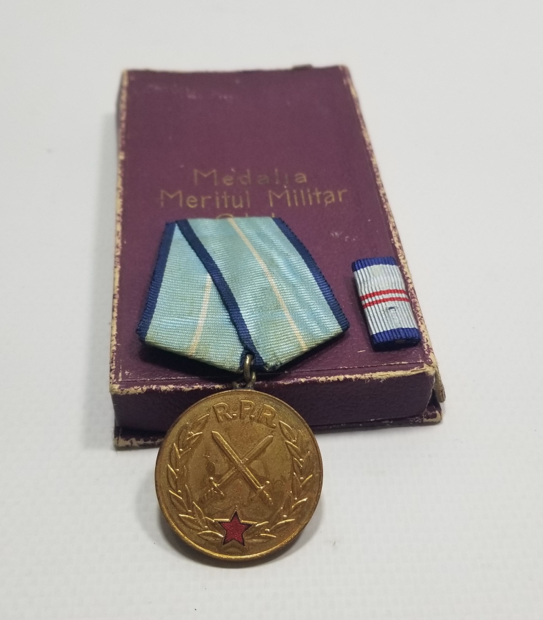 ORİJİNAL KUTUSUNDA 1. DERECE BULGAR ASKERİ LİYAKAT MADALYASI
