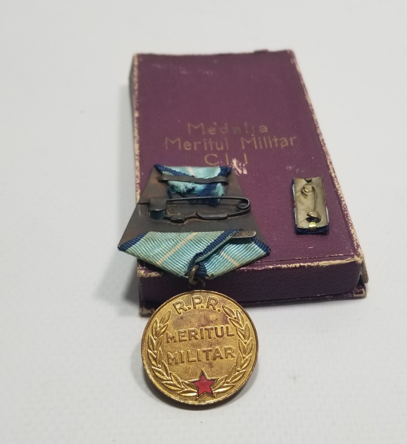 ORİJİNAL KUTUSUNDA 1. DERECE BULGAR ASKERİ LİYAKAT MADALYASI