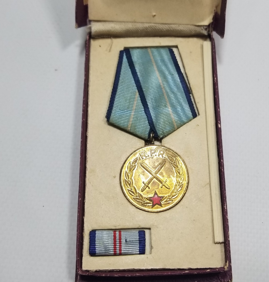 ORİJİNAL KUTUSUNDA 1. DERECE BULGAR ASKERİ LİYAKAT MADALYASI