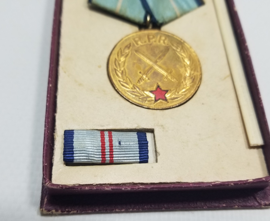 ORİJİNAL KUTUSUNDA 1. DERECE BULGAR ASKERİ LİYAKAT MADALYASI