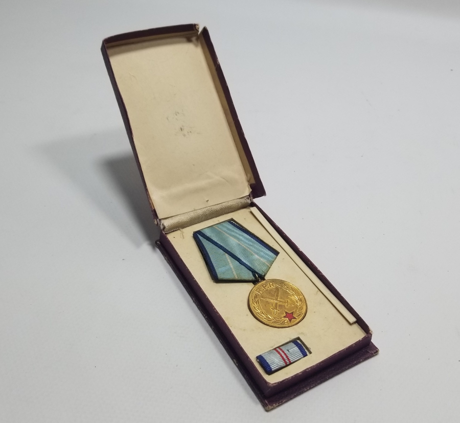 ORİJİNAL KUTUSUNDA 1. DERECE BULGAR ASKERİ LİYAKAT MADALYASI