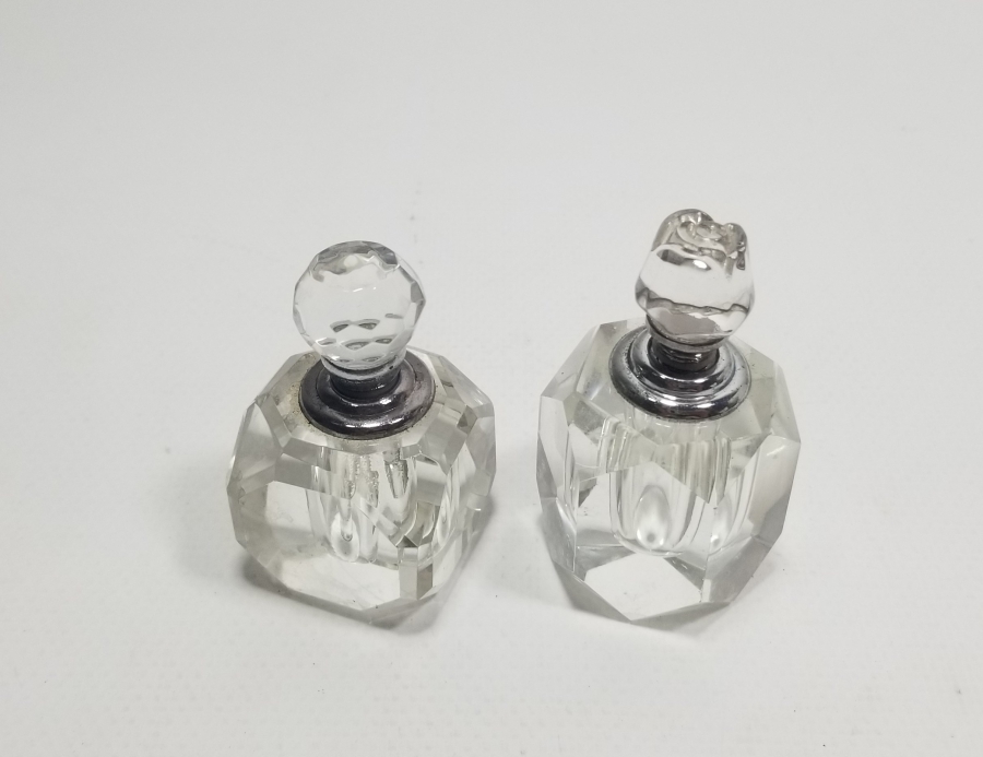 KRİSTAL KESME İŞÇİLİKLİ 2 ADET ANTİKA PARFÜM ŞİŞESİ