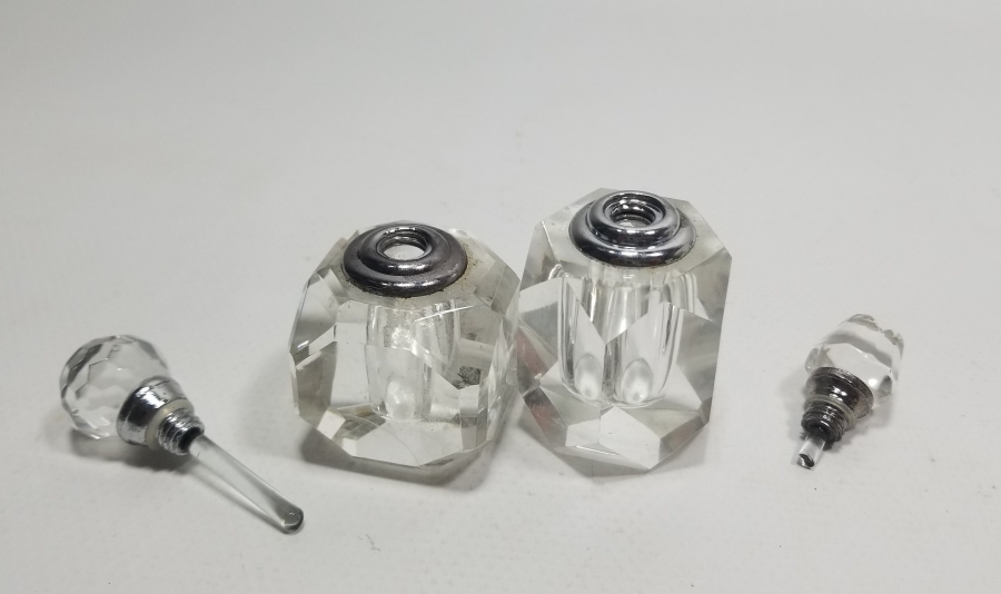 KRİSTAL KESME İŞÇİLİKLİ 2 ADET ANTİKA PARFÜM ŞİŞESİ