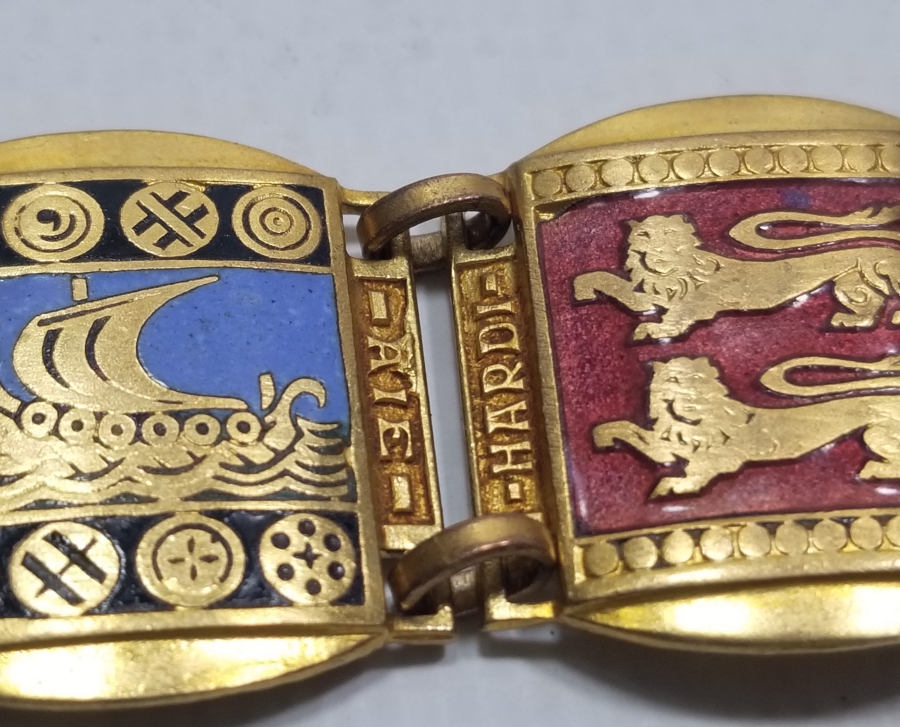 MİNE İŞÇİLİKLİ VE ALTIN KAPLAMA ANTİKA BİLEKLİK