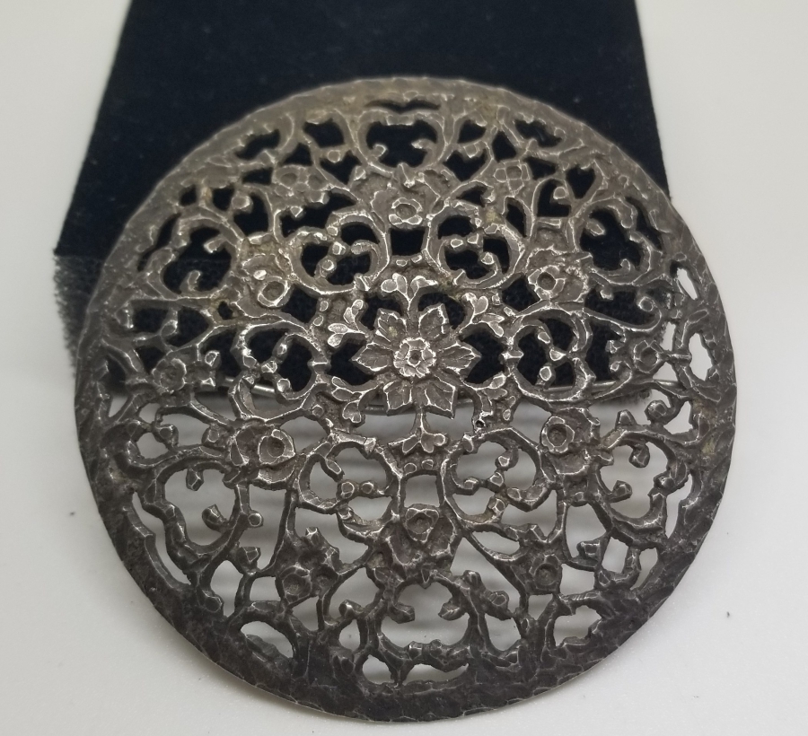 OSMANLI DÖNEMİ TESTERE VE KABARTMA İŞÇİLİKLİ GÜMÜŞ BROŞ