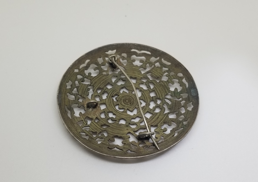 OSMANLI DÖNEMİ TESTERE VE KABARTMA İŞÇİLİKLİ GÜMÜŞ BROŞ