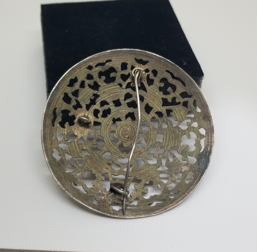 OSMANLI DÖNEMİ TESTERE VE KABARTMA İŞÇİLİKLİ GÜMÜŞ BROŞ