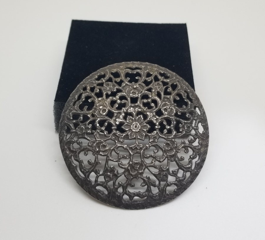 OSMANLI DÖNEMİ TESTERE VE KABARTMA İŞÇİLİKLİ GÜMÜŞ BROŞ