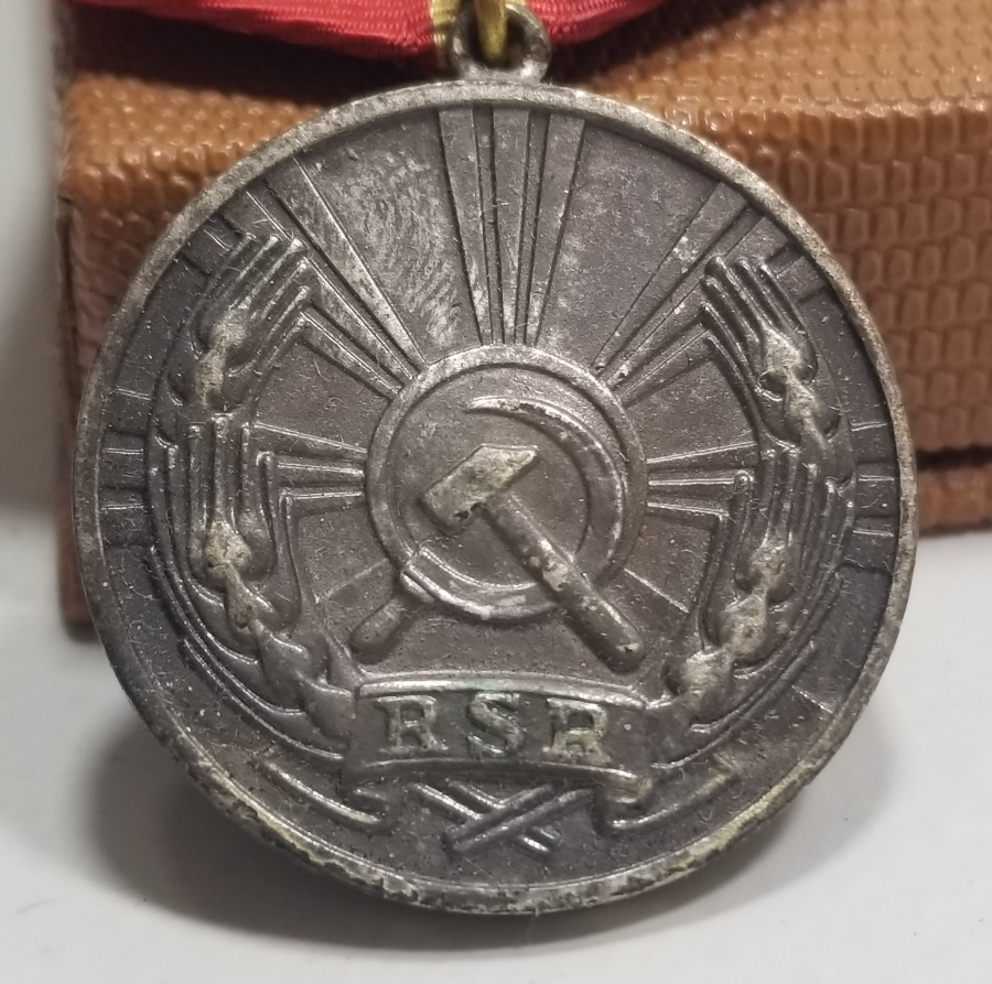 ORİJİNAL KUTUSUNDA ÇOK NADİR SOVYET EMEK MADALYASI