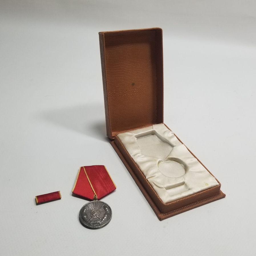 ORİJİNAL KUTUSUNDA ÇOK NADİR SOVYET EMEK MADALYASI