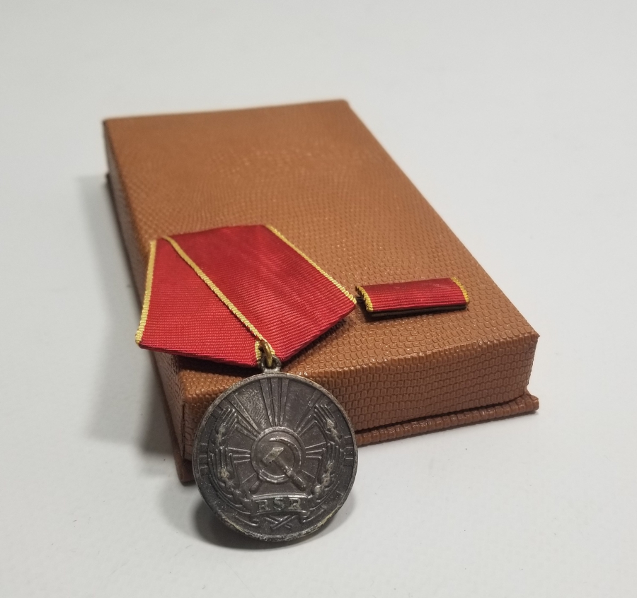 ORİJİNAL KUTUSUNDA ÇOK NADİR SOVYET EMEK MADALYASI