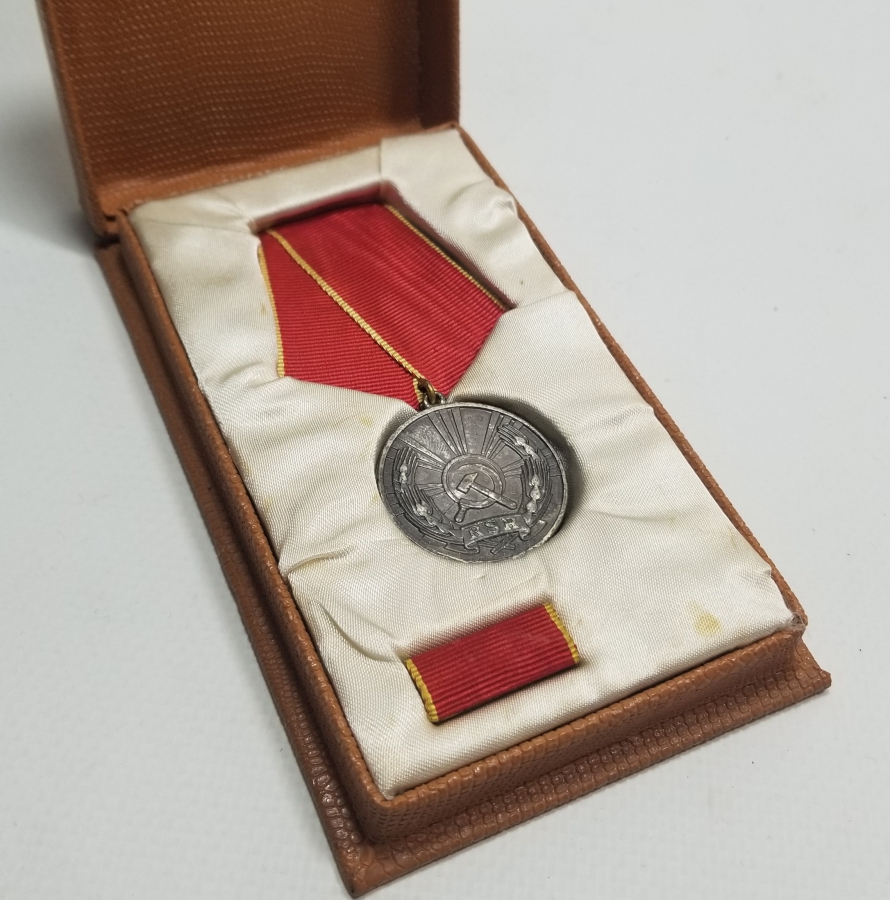 ORİJİNAL KUTUSUNDA ÇOK NADİR SOVYET EMEK MADALYASI