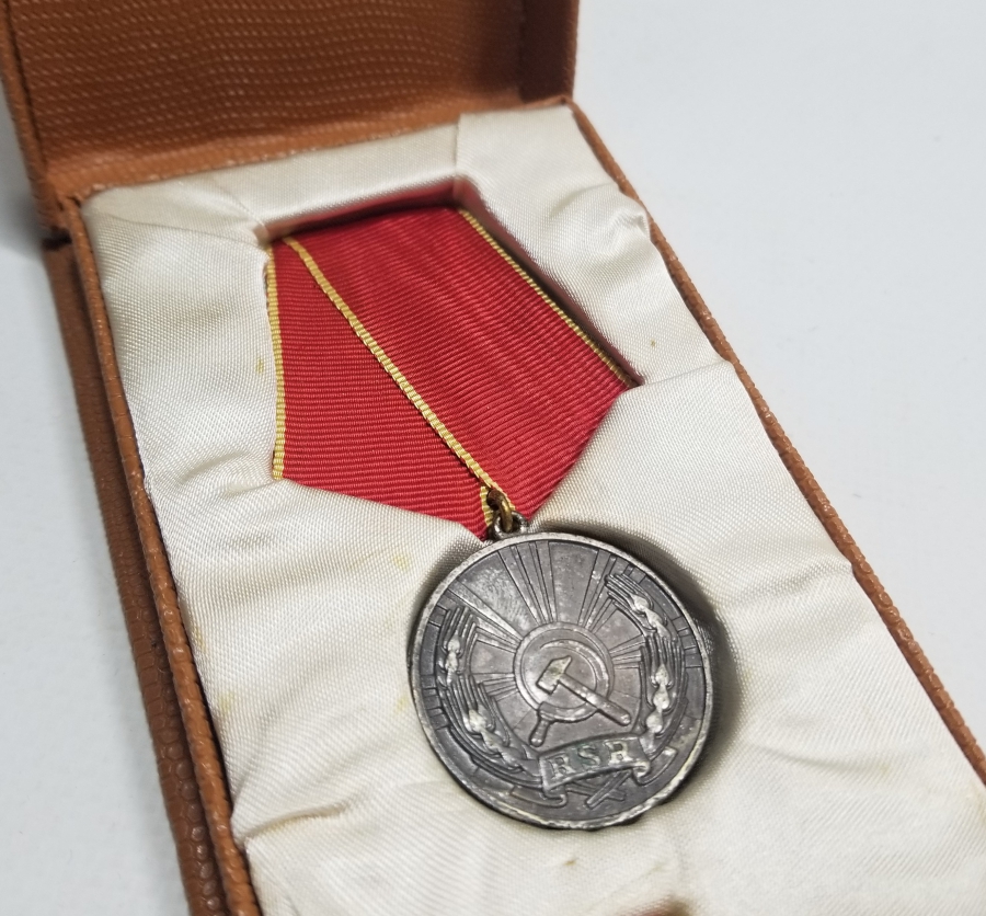 ORİJİNAL KUTUSUNDA ÇOK NADİR SOVYET EMEK MADALYASI