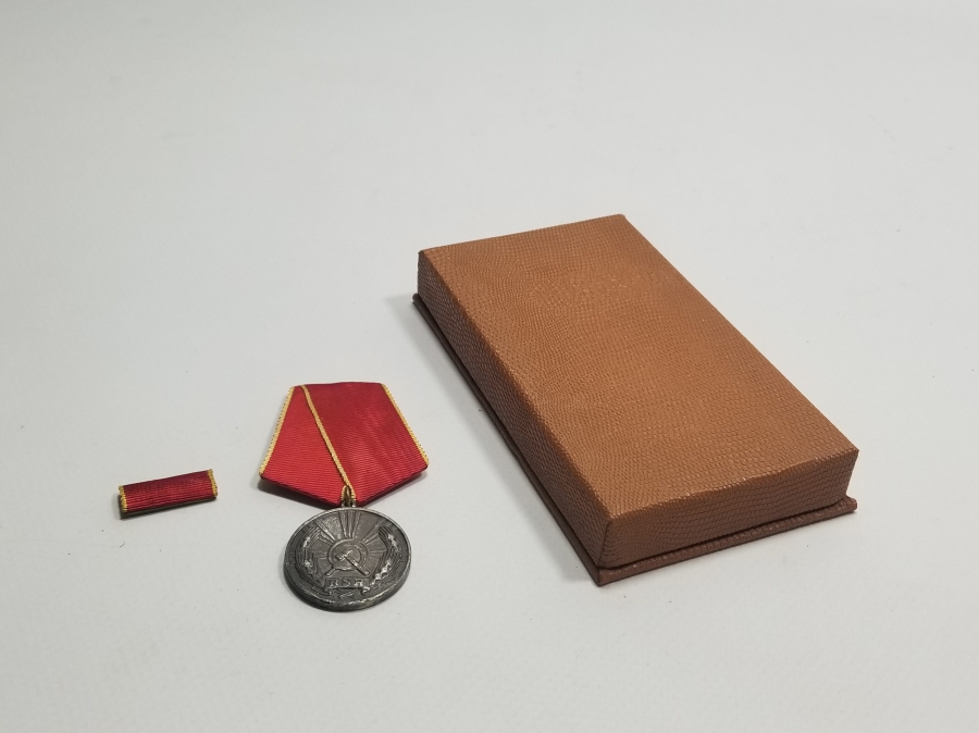 ORİJİNAL KUTUSUNDA ÇOK NADİR SOVYET EMEK MADALYASI