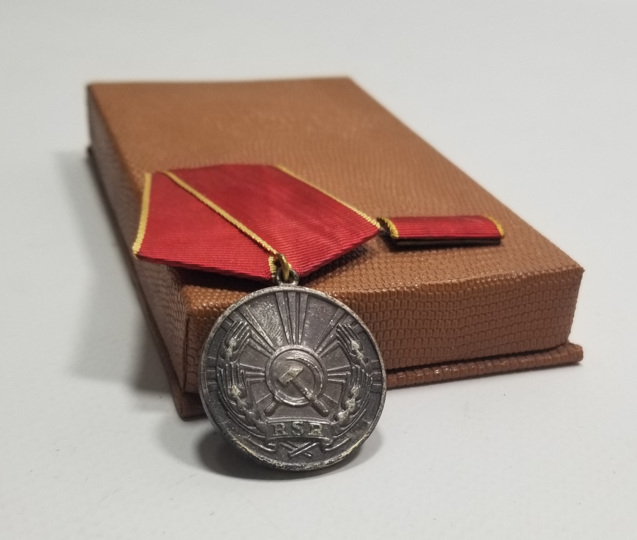 ORİJİNAL KUTUSUNDA ÇOK NADİR SOVYET EMEK MADALYASI