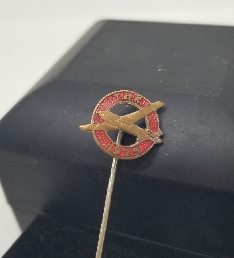 MİNE İŞÇİLİKLİ ANTİKA TÜRK HAVA KURUMU ROZETİ