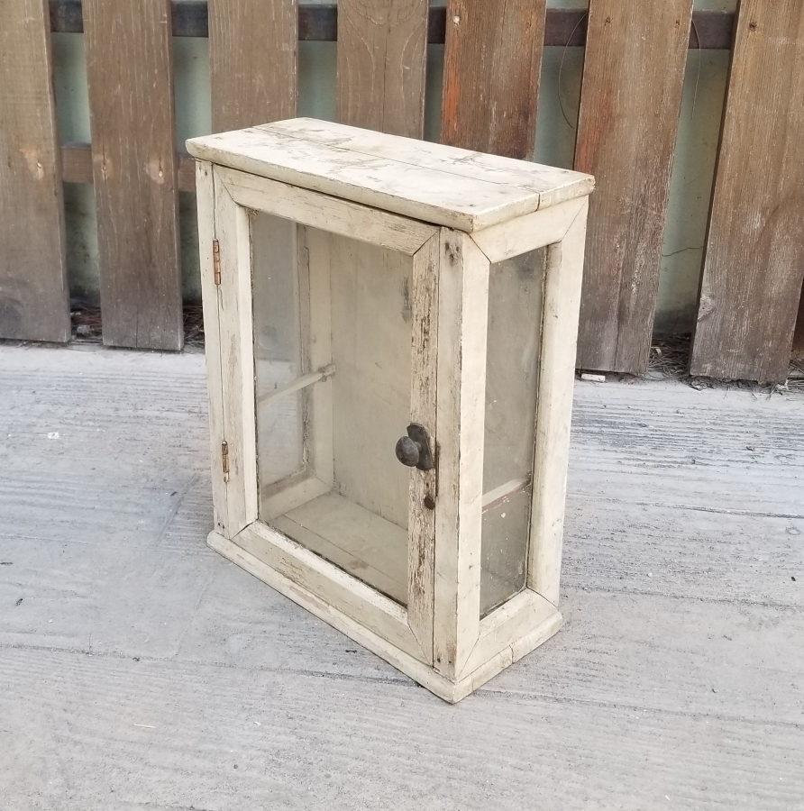 EL YAPIMI ANTİKA AHŞAP İLK YARDIM DOLABI