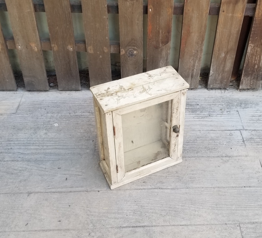 EL YAPIMI ANTİKA AHŞAP İLK YARDIM DOLABI