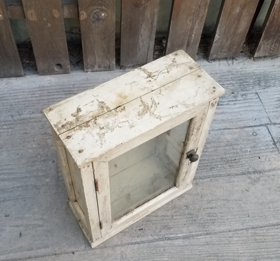 EL YAPIMI ANTİKA AHŞAP İLK YARDIM DOLABI