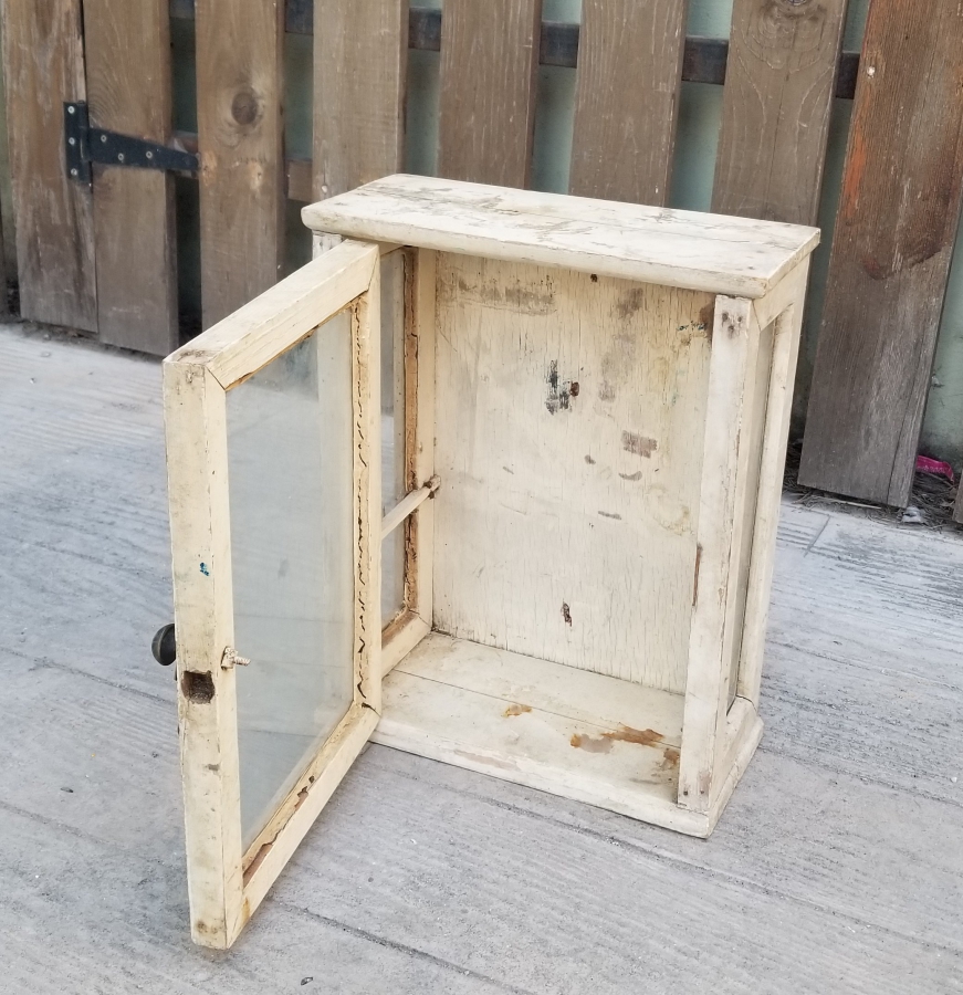 EL YAPIMI ANTİKA AHŞAP İLK YARDIM DOLABI