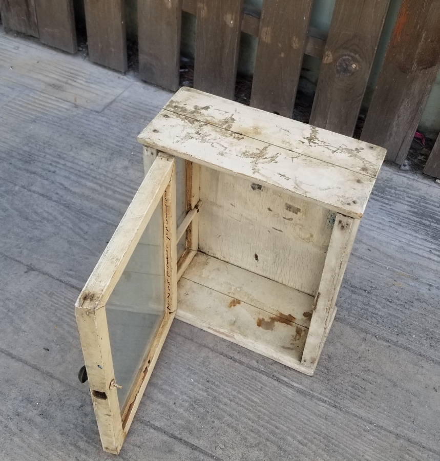 EL YAPIMI ANTİKA AHŞAP İLK YARDIM DOLABI