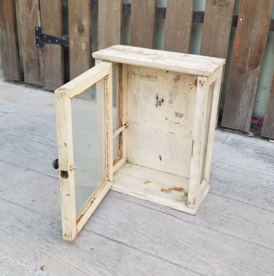 EL YAPIMI ANTİKA AHŞAP İLK YARDIM DOLABI