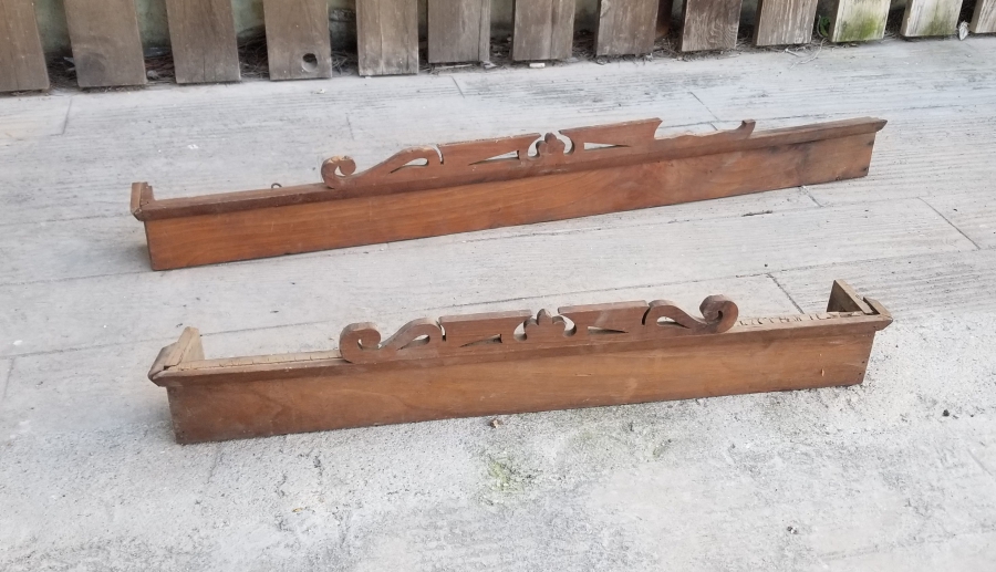 OSMANLI DÖNEMİ TESTERE İŞÇİLİKLİ İKİ ADET AHŞAP AYNA ÜSTÜ