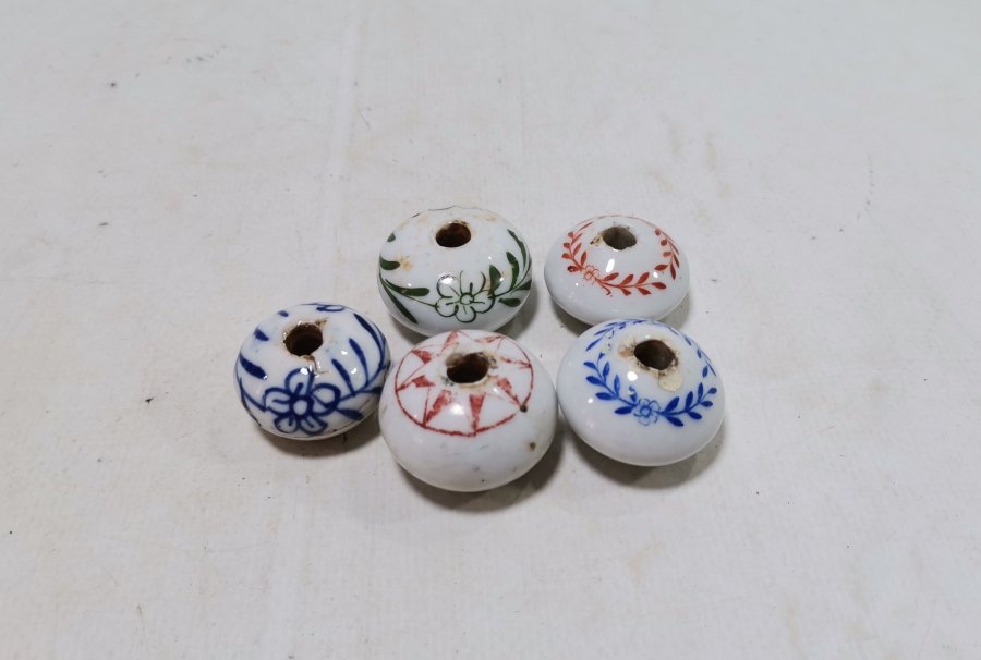 ÜZERLERİ İŞLEMELİ OSMANLI DÖNEMİ PORSELEN ÇEKMECE KULPLARI LOTU