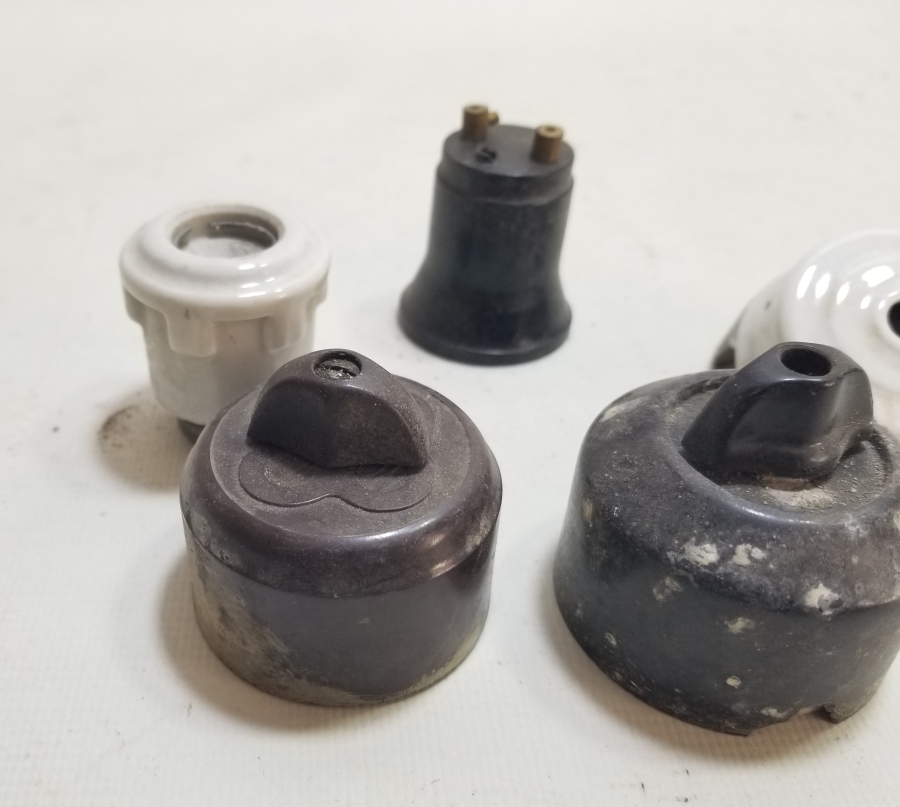 ANTİKA LAMBA ANAHTARI VE PORSELEN DUY LOTU