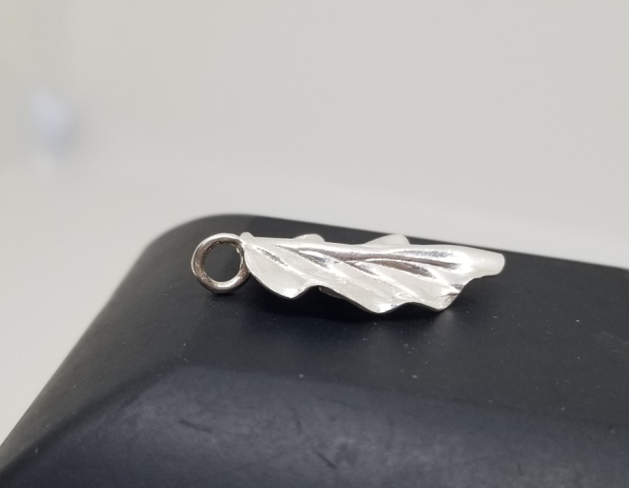YAPRAK FORMUNDA YAPILMIŞ GÜMÜŞ KOLYE UCU