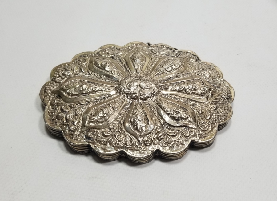 KABARTMA İŞÇİLİKLİ ANTİKA GÜMÜŞ DUVAR AYNASI