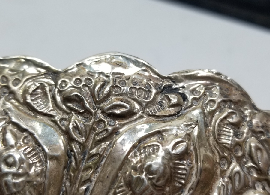 KABARTMA İŞÇİLİKLİ ANTİKA GÜMÜŞ DUVAR AYNASI